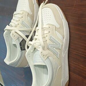 New Balance White and Tan Ortho Sneakers Womens 8.5 Mens 7 Nwt